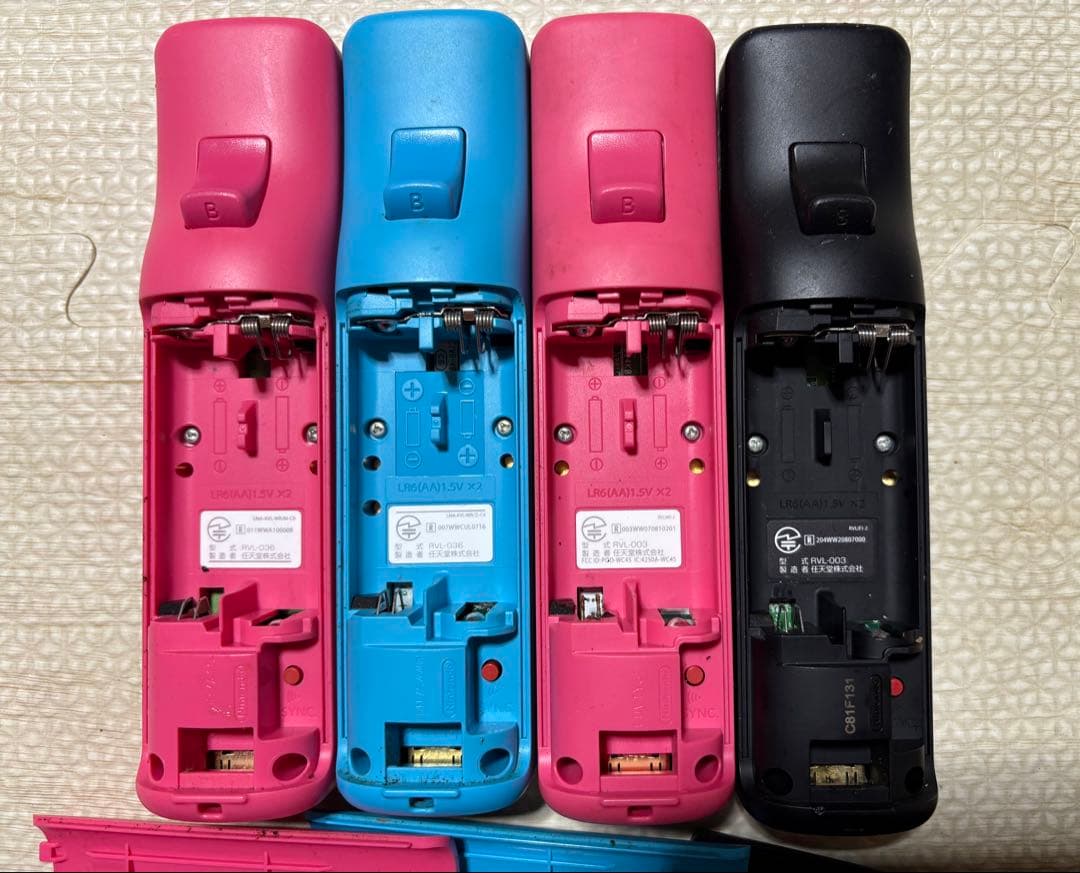 ジャンク Wiiリモコン4個セット ピンク ブルー ブラック まとめ売り