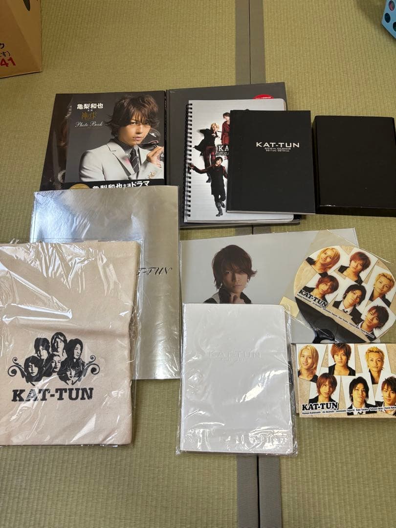 KAT-TUN 赤西仁、亀梨和也、まとめ売り - メルカリ
