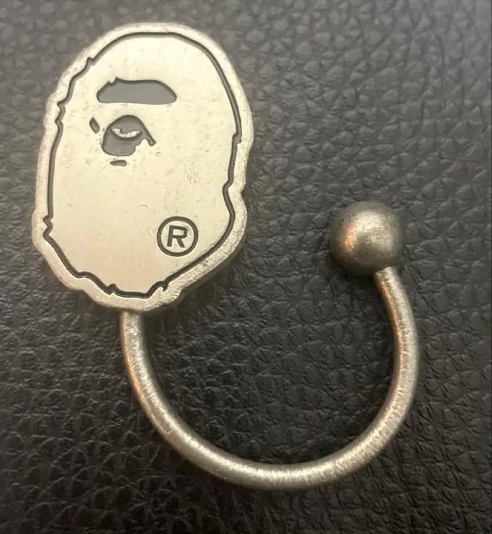 【希少】　シルバー　エイプ　APE キーホルダー キーリング　メンズ　NIGO A BATHING APE（アベイシングエイプ） キーホルダー MILO ON BAPE