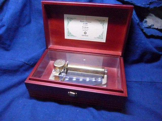 オルフェウス　50弁のオルゴール／「愛の讃歌」「エーデルワイス」 木製箱 愛の讃歌/M Monnot&エーデルワイス/R Rodgers【D04】 50弁オルゴール