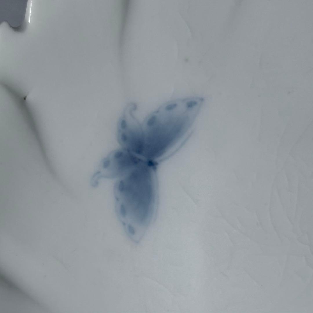 後期鍋島 染付蝶文牡丹形皿 1830-1870 「将軍家への献上鍋島」