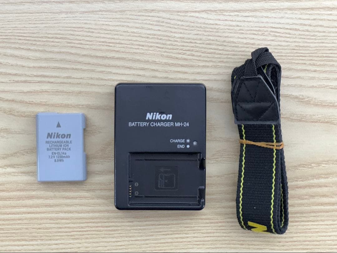 Nikon D5600 ズーム、単焦点、予備バッテリー付き