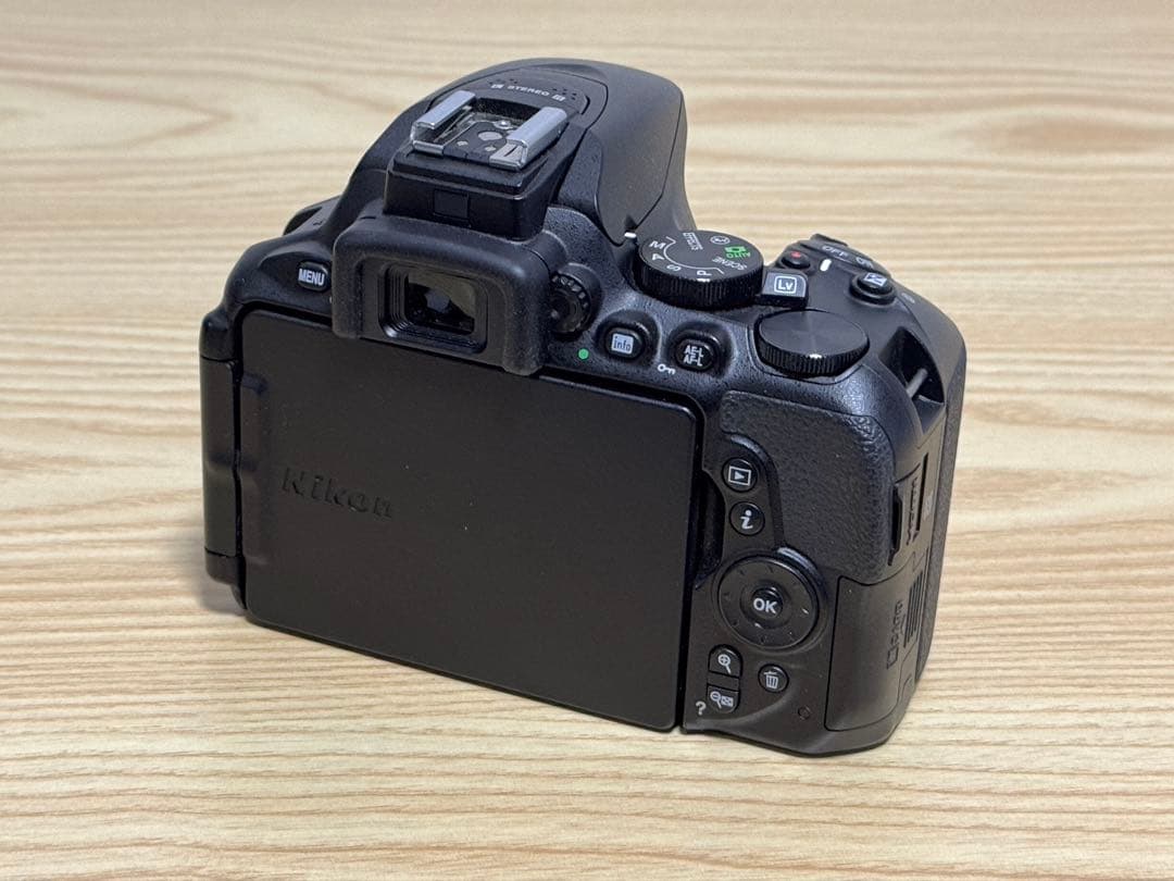 Nikon D5600 ズーム、単焦点、予備バッテリー付き