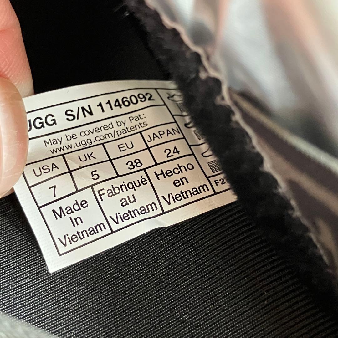 K25824）☆未使用☆ UGG アグ スペース スライダー 24㎝ - メルカリ