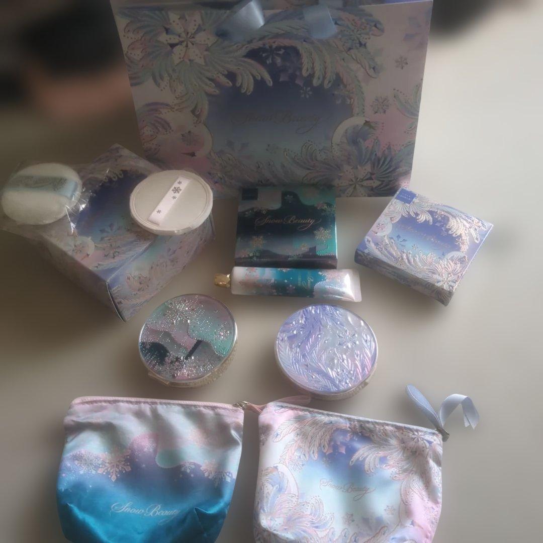 スノービューティー2024＆2025 本体＋ハンドクリーム＋パフ＋ショッパー＋箱 スノービューティー2024＆2025 本体＋ハンドクリーム＋パフ＋