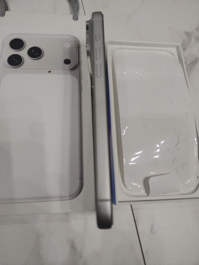 本体 ＋ 盗難・紛失プラン iPhone 17 Pro Max 256GB - メルカリ