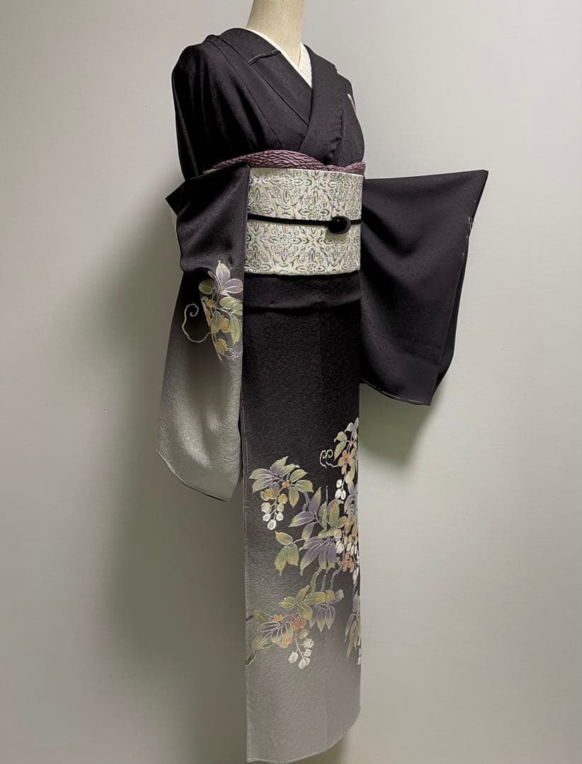 和田光正【京金彩友禅訪問着◇黒紅色】やや紫みを帯びた炭黒 銀 - メルカリ