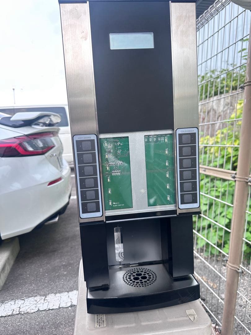 ネスカフェリオナ 水道工事が不要の内臓タンク式モデル。 - メルカリ