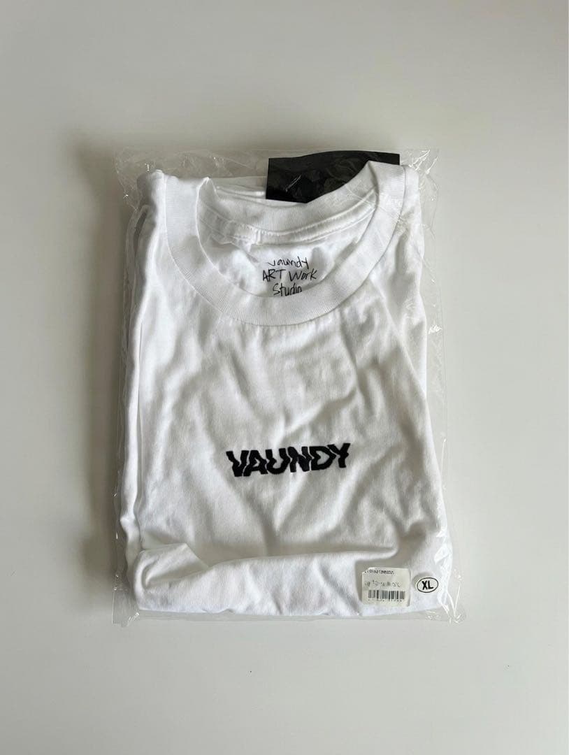 新品未開封VAUNDY ホワイトTシャツXL白ライブグッズ レア 黒ロゴ刺繍