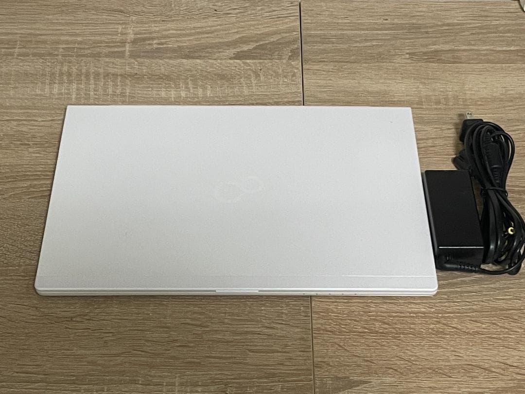 7085☆富士通軽量ノートPC UH75☆8代Core i7☆SSD☆Win11