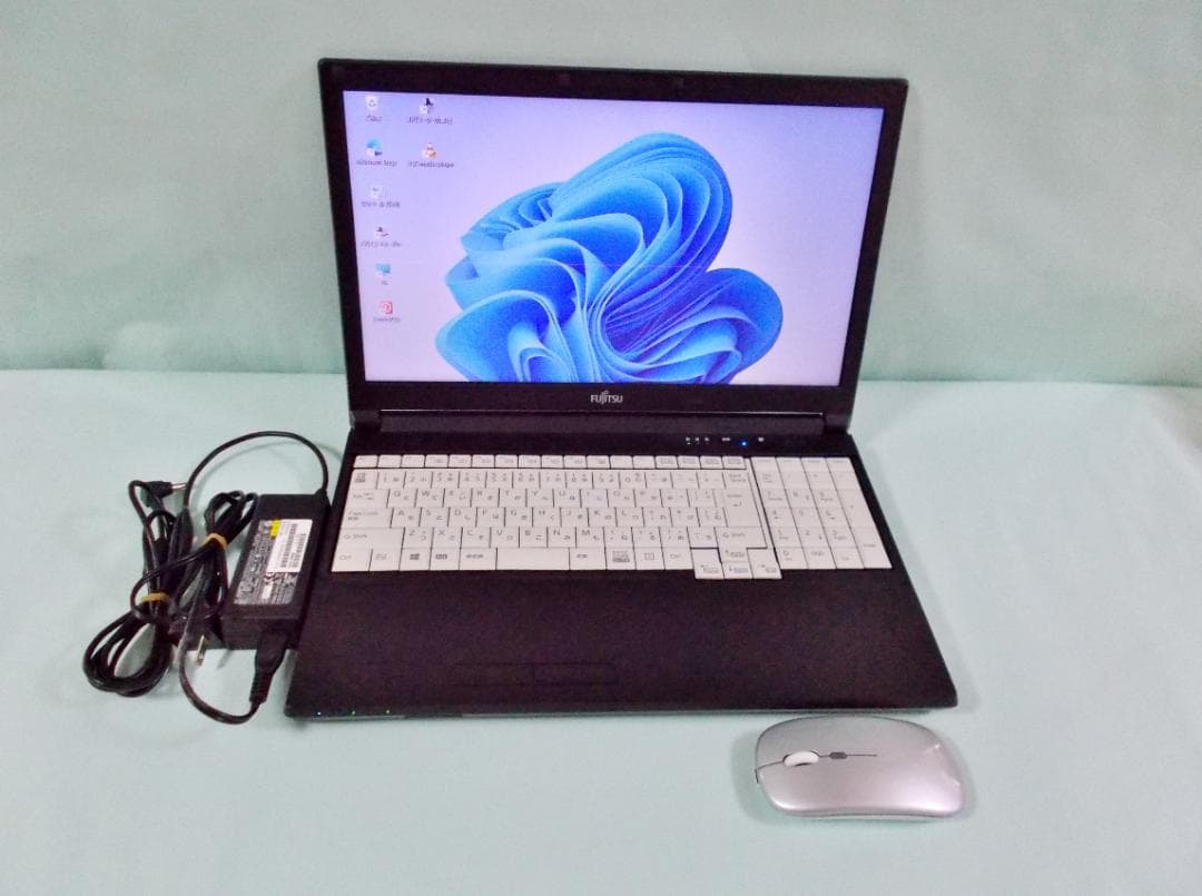 富士通　ノートパソコン　Lifebook A576/p LIFEBOOK A Windows10 富士通 A576/P (FMVA16005) Core i5-6300U 2.4