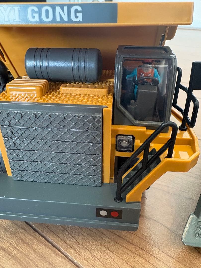 Akeleo】 働く車、ラジコンカー、砂遊び、LEDライト、子供向け