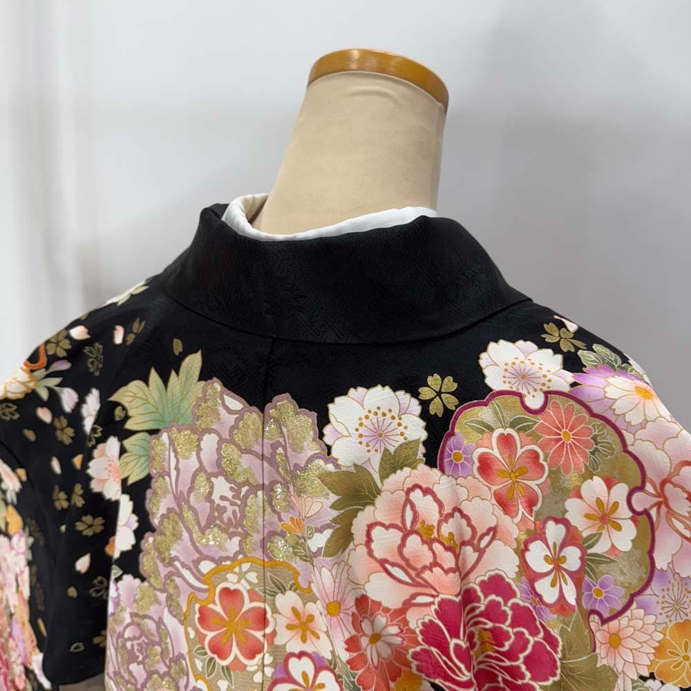 振袖 正絹 黒 古典花柄 裄68.3㎝ 成人式 c-79