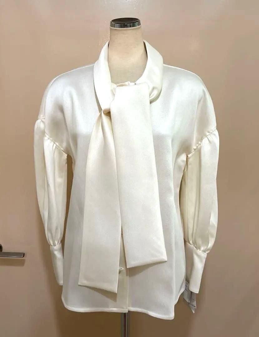 新品タグ付きエムズグレイシー（M'S GRACY）リボン付きブラウス 入学式