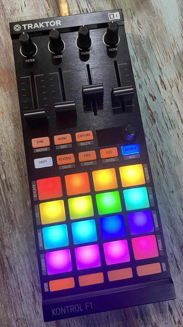 ■ 10月のセール - TRAKTOR KONTROL F1 DJコントローラー Native Instruments TRAKTOR KONTROL F1｜ミュージックランドKEY