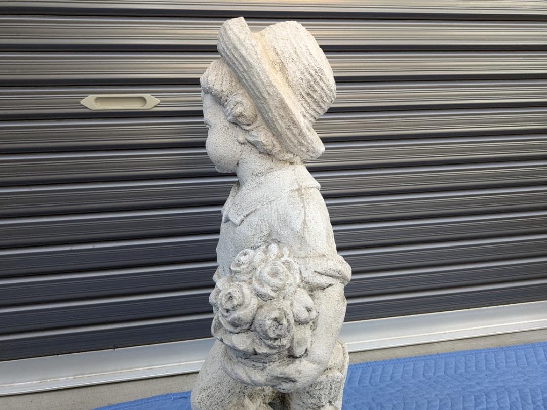 478 イタリア製 石像 花束を持つ子ども ガーデンオーナメント