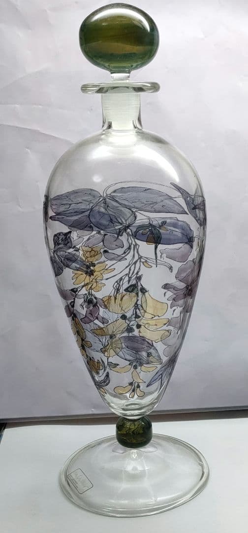 ドイツ製のガラス工芸品で、ハンドペイントまたはエナメル彩で花柄が描かれています ullmann-3600b-01.jpg