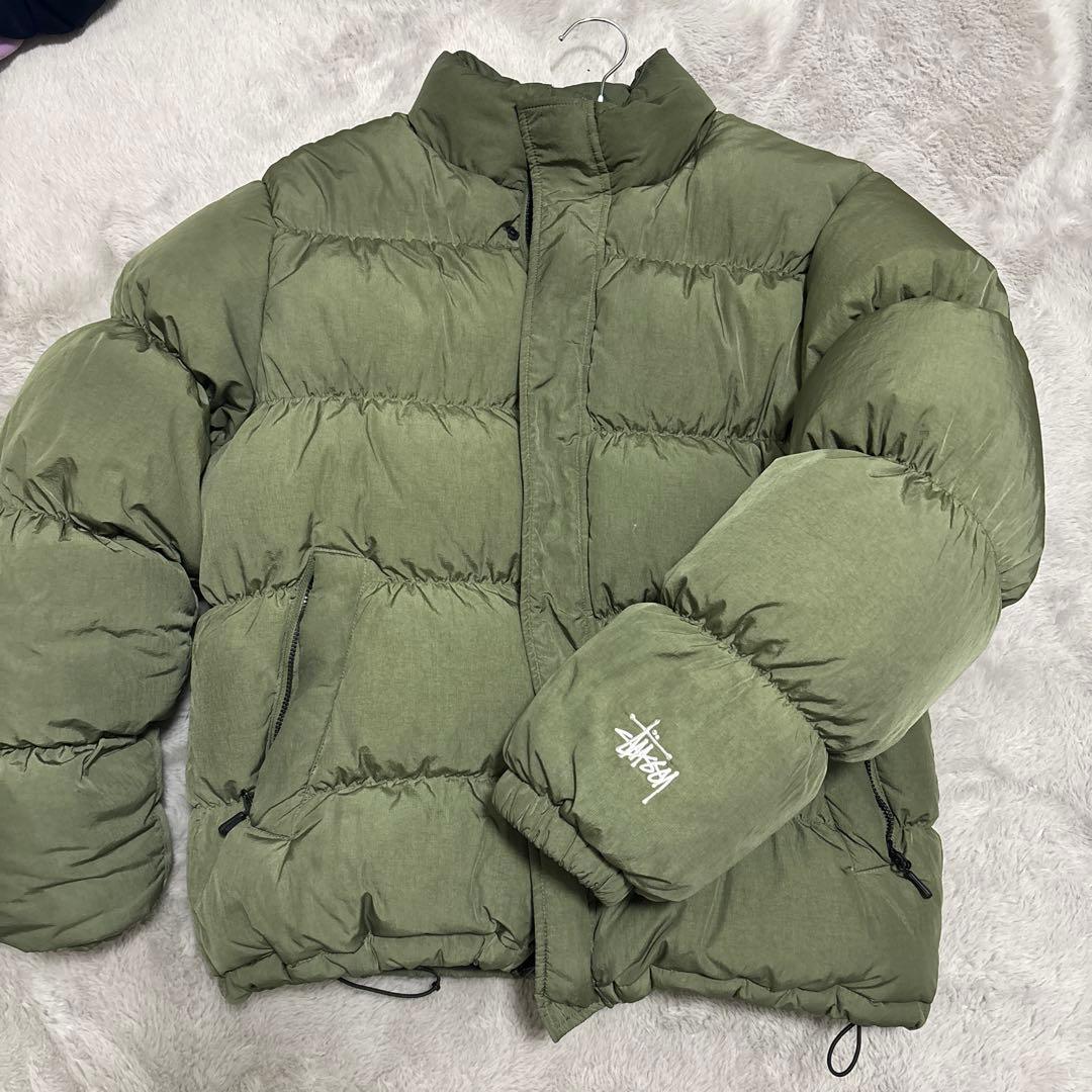 Stussy オリーブグリーン ダウンジャケット - メルカリ