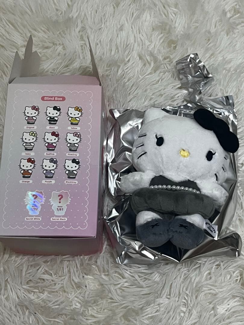 サンリオ　ハローキティ　ぬいぐるみ　JISOOコラボ　新品 日本初上陸！】JISOOとハローキティのコラボグッズが日本初上陸 2月27