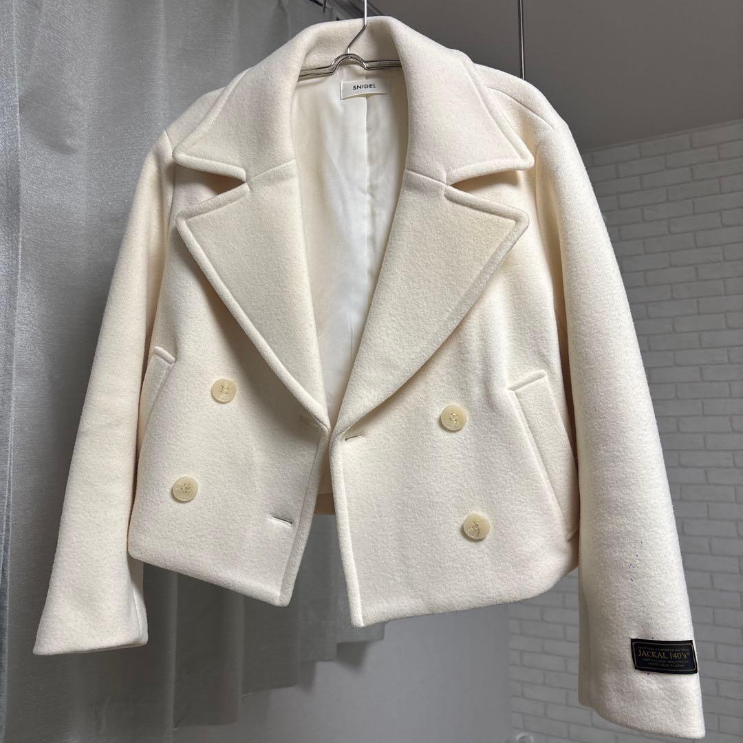 SNIDEL ホワイト ショート丈 ウールピーコート - メルカリ