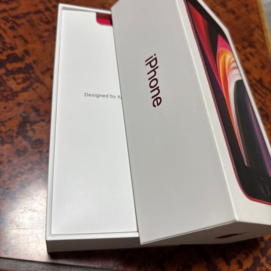 iPhone SE (第2世代) PRODUCT(RED) 充電器のみ - メルカリ
