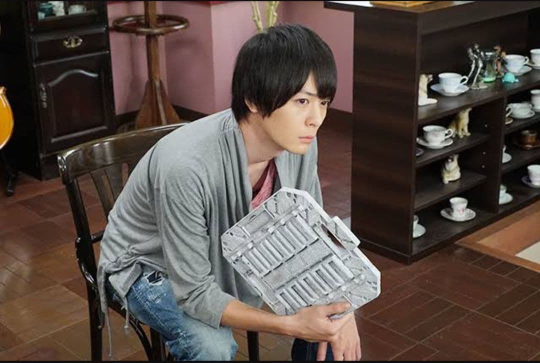 桐生戦兎　着用　衣装　セット 1点限定]仮面ライダービルド桐生戦兎着用衣装異素材切替クルー(色違い