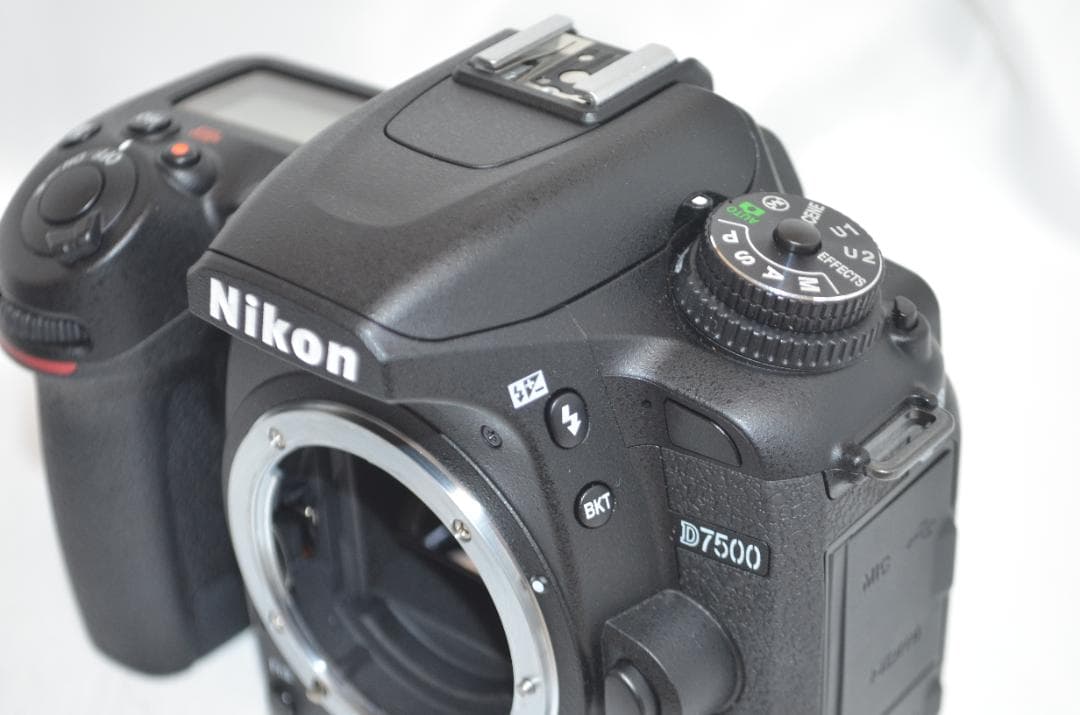 滅多にないシャッター数4400回以下 Nikon D7500☆Wi-Fi搭載 - メルカリ
