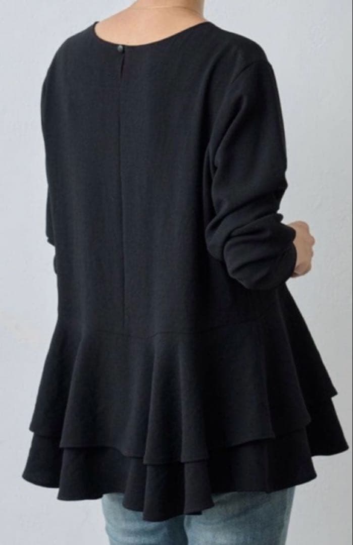 BEARDSLEYビアズリー 裾フリルブラウス 黒 新品同様