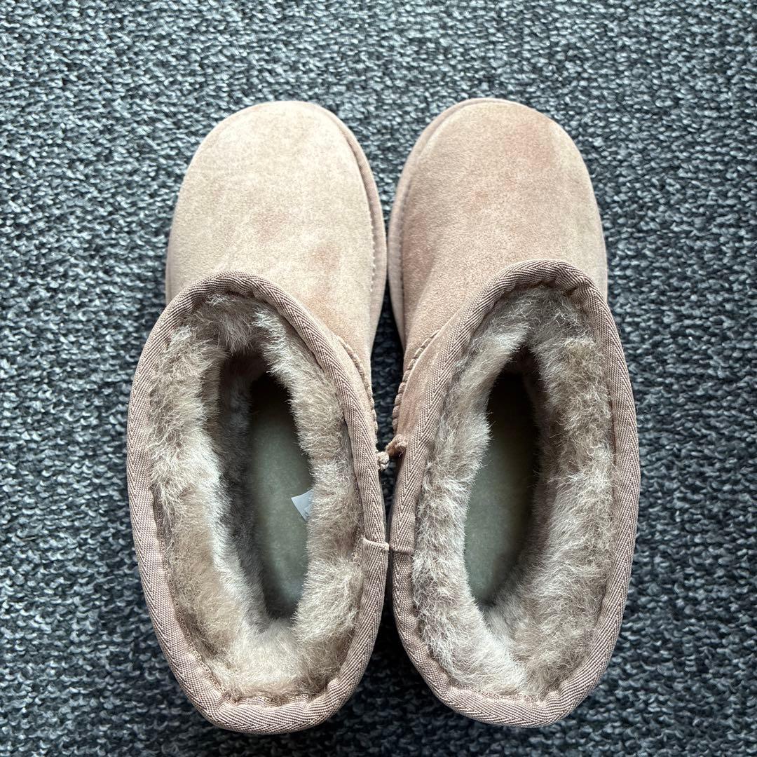 新品・未使用品 UGG CLASSIC MINI II ページュ 24.0cm