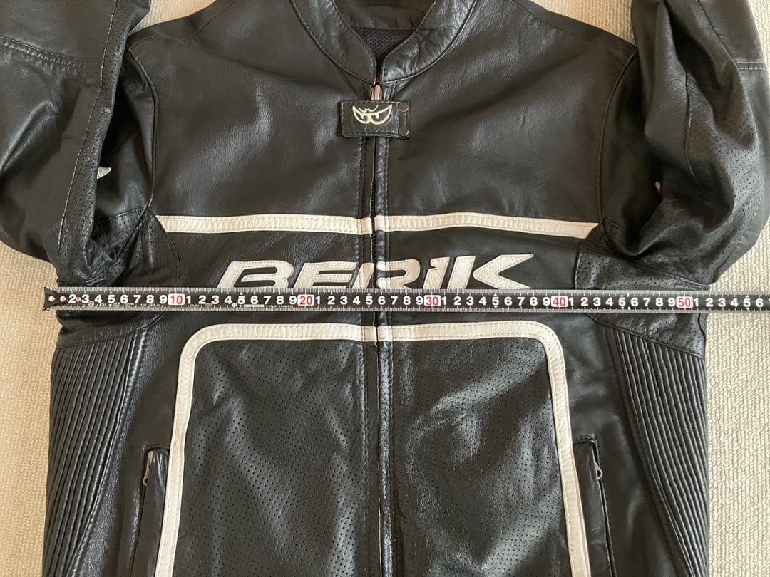 カ*ナ様 BERIK パンチングレザージャケット 黒 Lサイズ - メルカリ