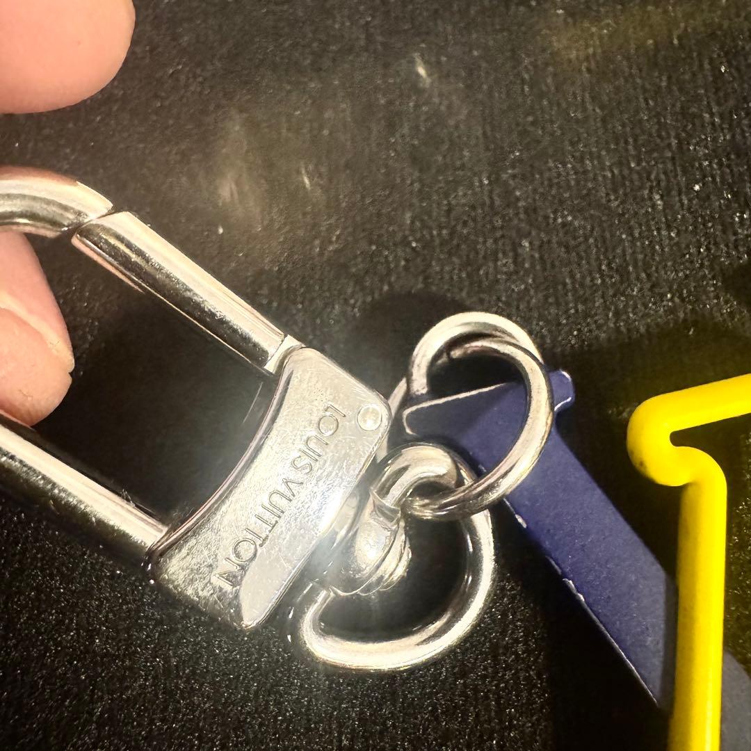 LOUIS VUITTON キーリング・キーホルダー ポルト クレ LVライン - メルカリ