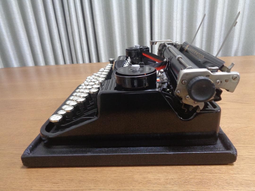 実働品　UNDERWOOD FOUR BANK タイプライター　ヴァイオレット