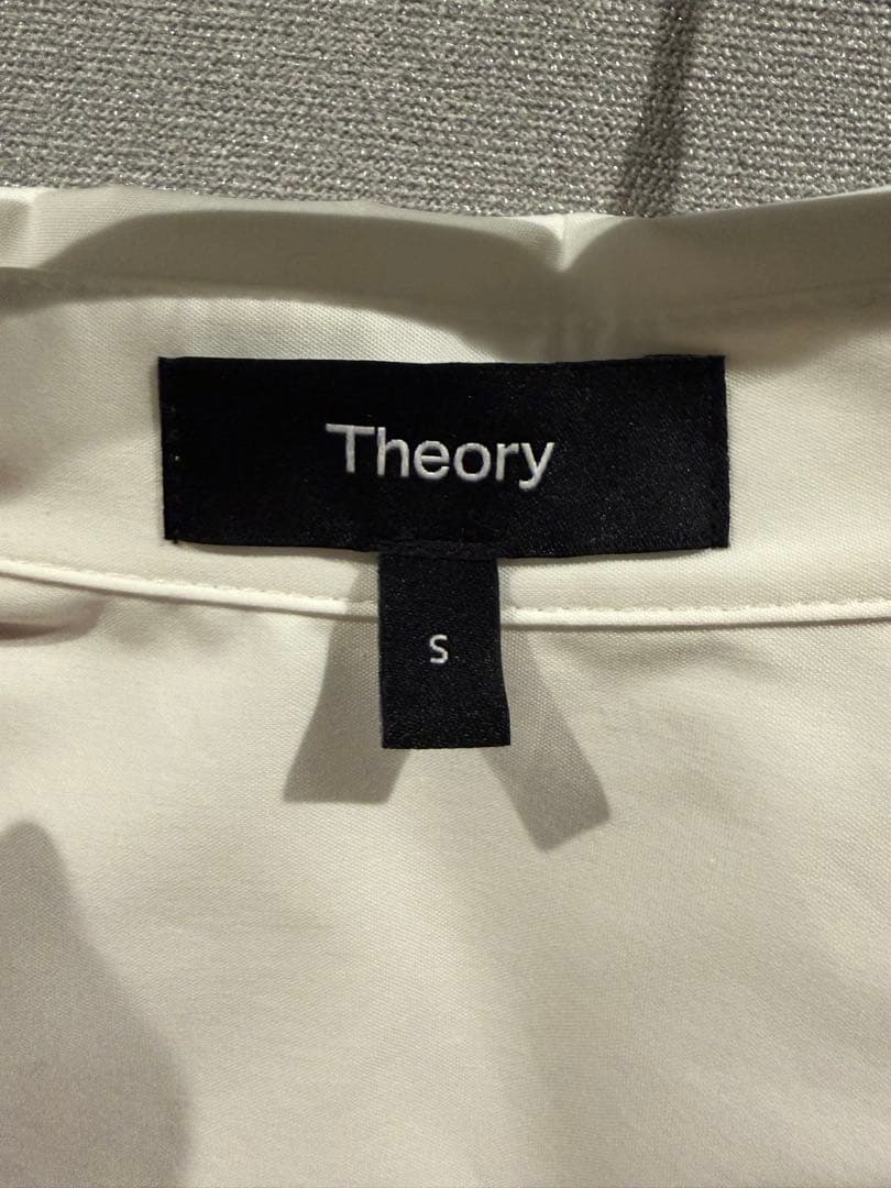 美品・未使用】theory コットンホワイトクロップドシャツ - メルカリ