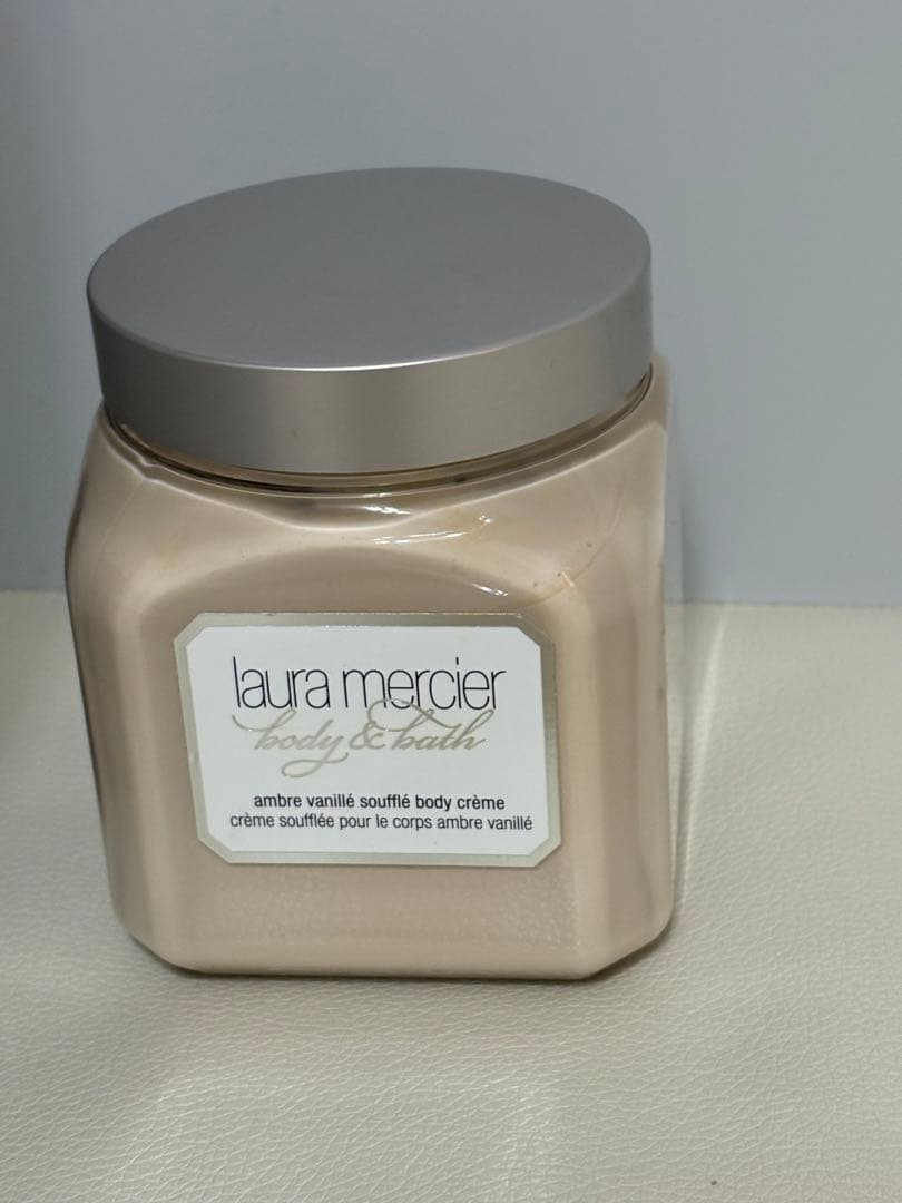 廃盤品ローラメルシエホイップトボディクリーム　アンバーバニラ300g ホイップトボディクリームアンバーバニラ(ローラメルシエ)の通販