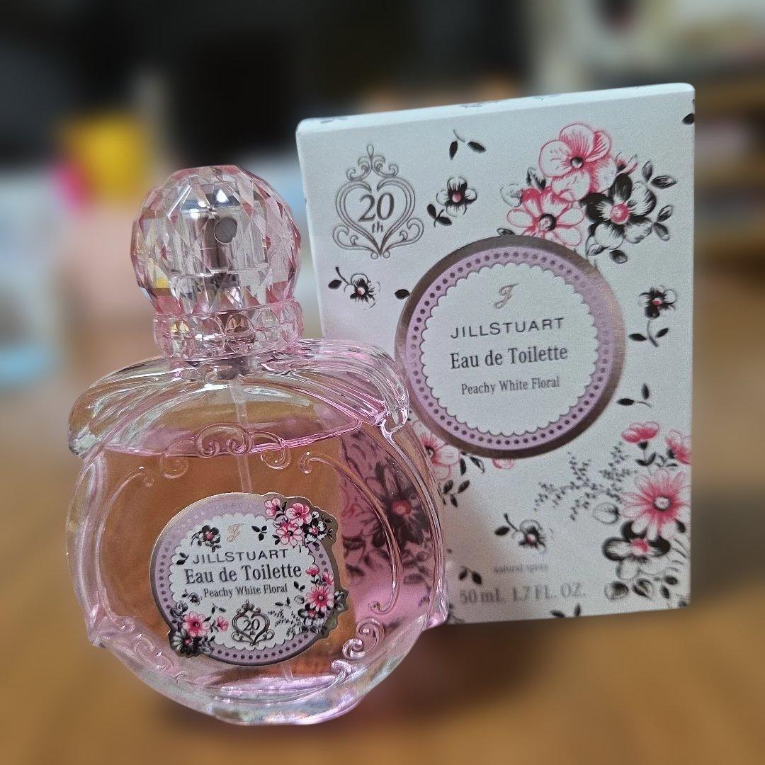 ジルスチュアート　ピーチーホワイトフローラル　オードトワレ　50ml ジルスチュアート / ホワイトフローラル オードトワレ 50mlの公式商品