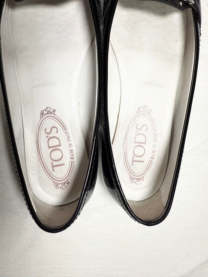 美品 トッズ ローファー エナメル ブラック 6 1/2 23.5cm 金具