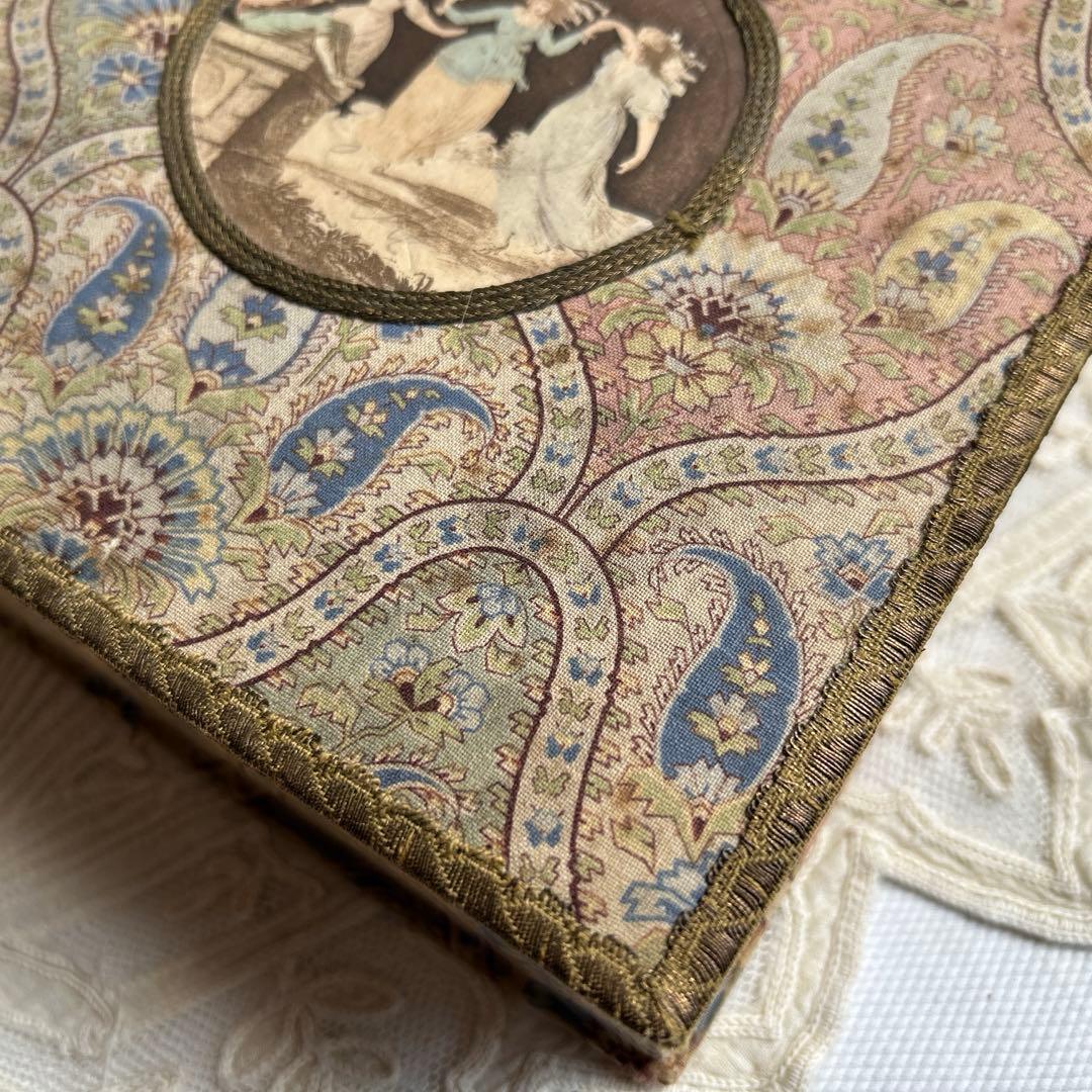 フランスアンティーク ミニョネットとレース、布花 カルトナージュ box