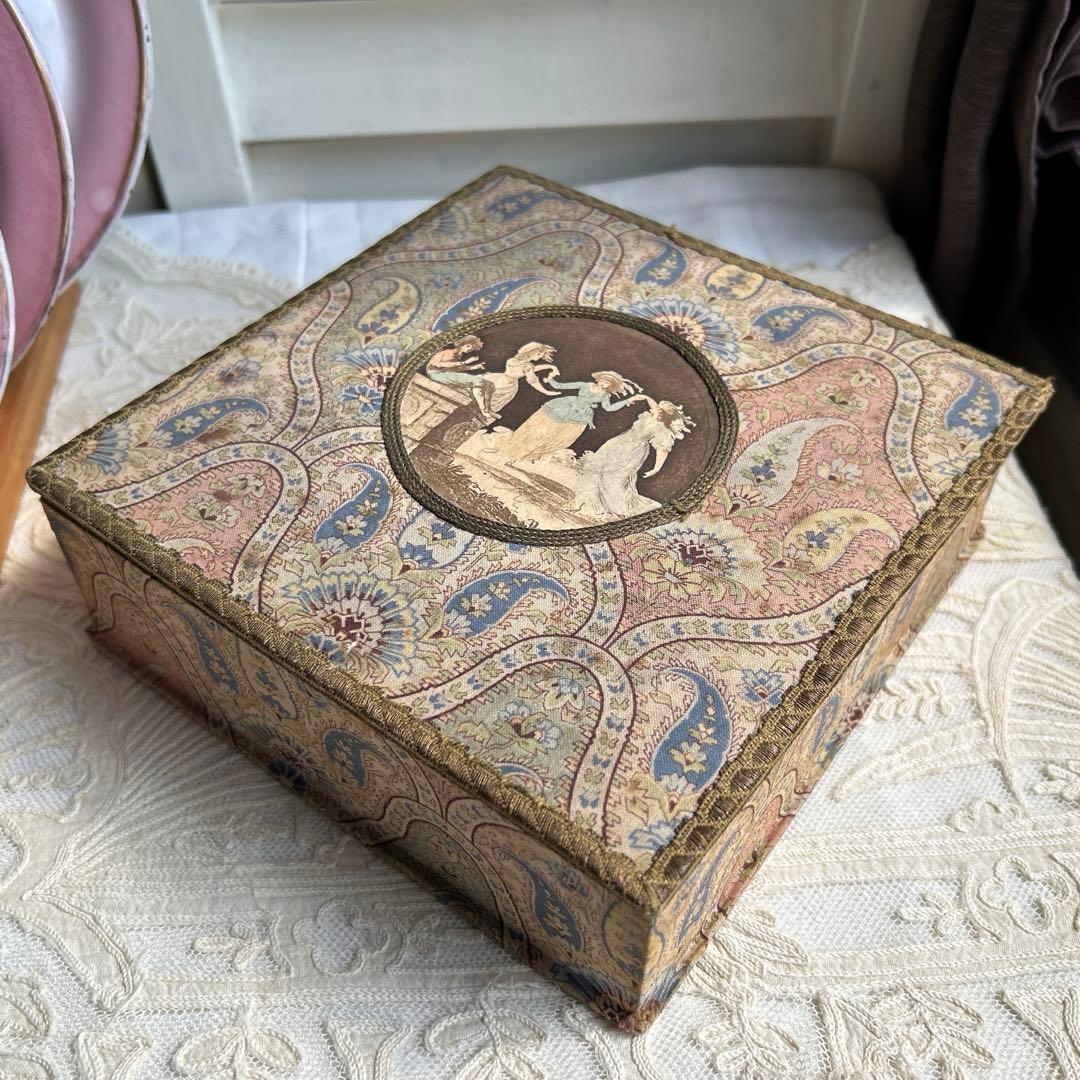 フランスアンティーク ミニョネットとレース、布花 カルトナージュ box