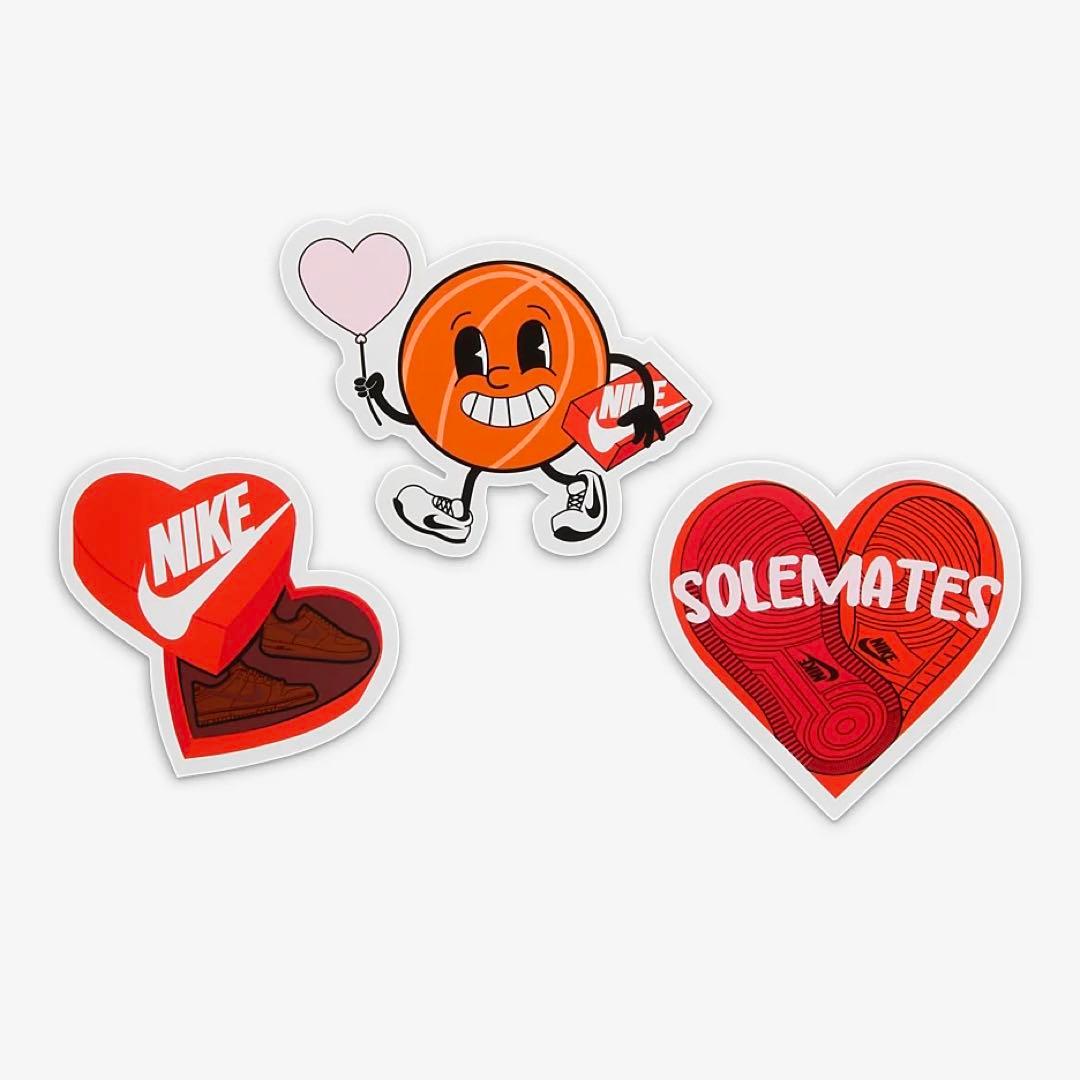 NIKE DUNK LOW GS 新品　23.5cm バレンタインデー