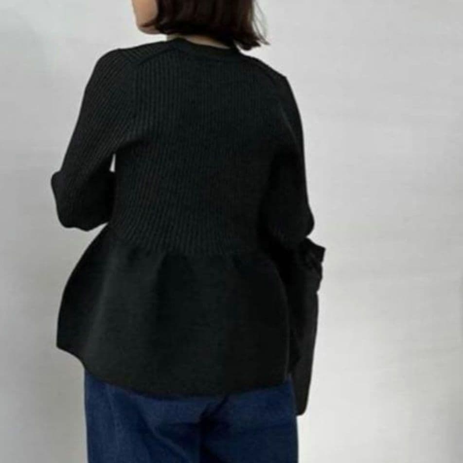 スローブイエナ Vネックペプラムカーディガン 完売品 - メルカリ