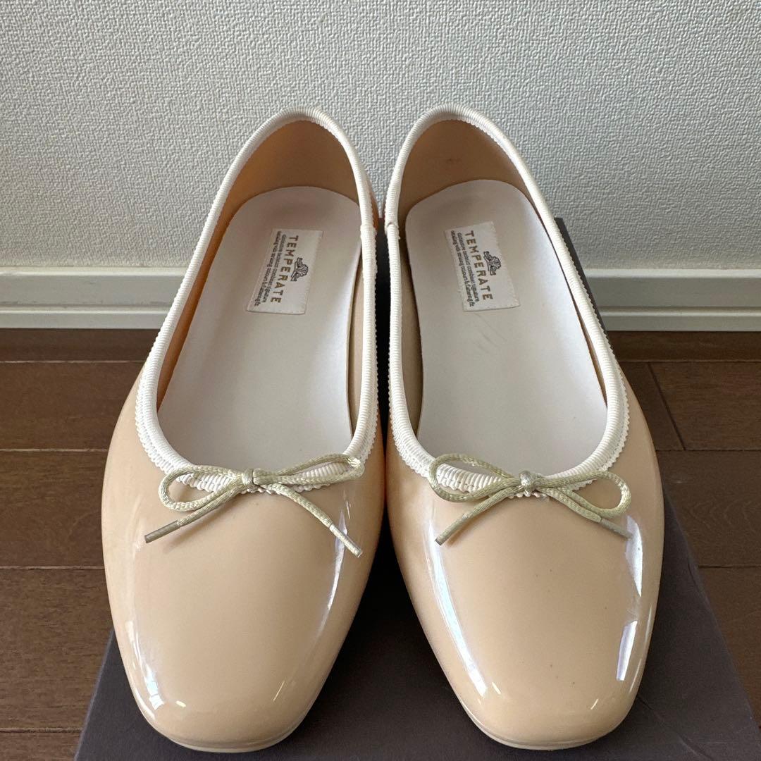 TEMPERATE ベージュ リボン付きバレエシューズ - メルカリ