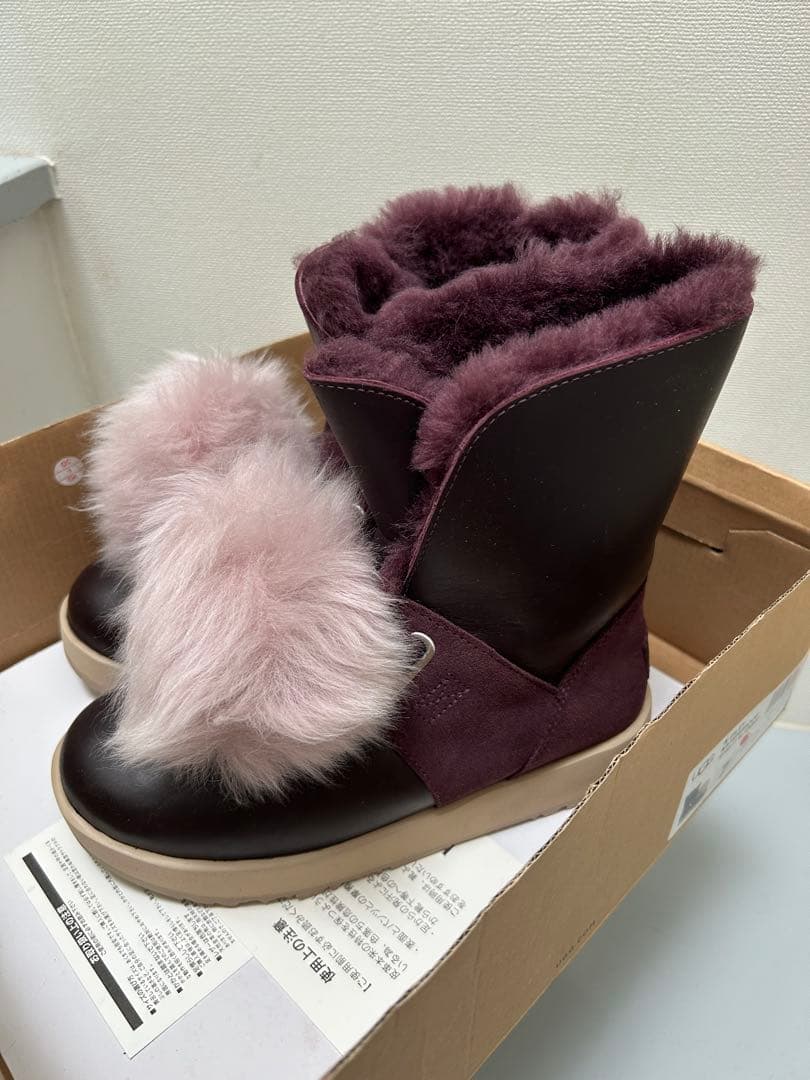新品タグ付　UGG アグブーツ　23.0㎝ワインレッド　高島屋購入　レディース 中古・古着通販】UGG (アグ) W CLASSIC UNLINED MINI レッド サイズ