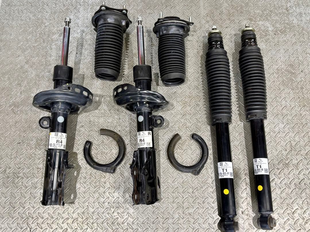 ホンダ オデッセイ アブソルート RC4 純正 ショックアブソーバー