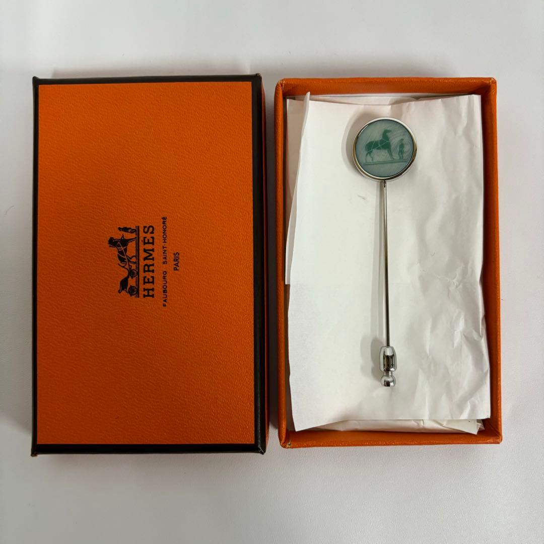 HERMES エルメス ピンブローチ コロゾ　馬柄 HERMES エルメス ピンブローチ コロゾ 馬柄 - メルカリ