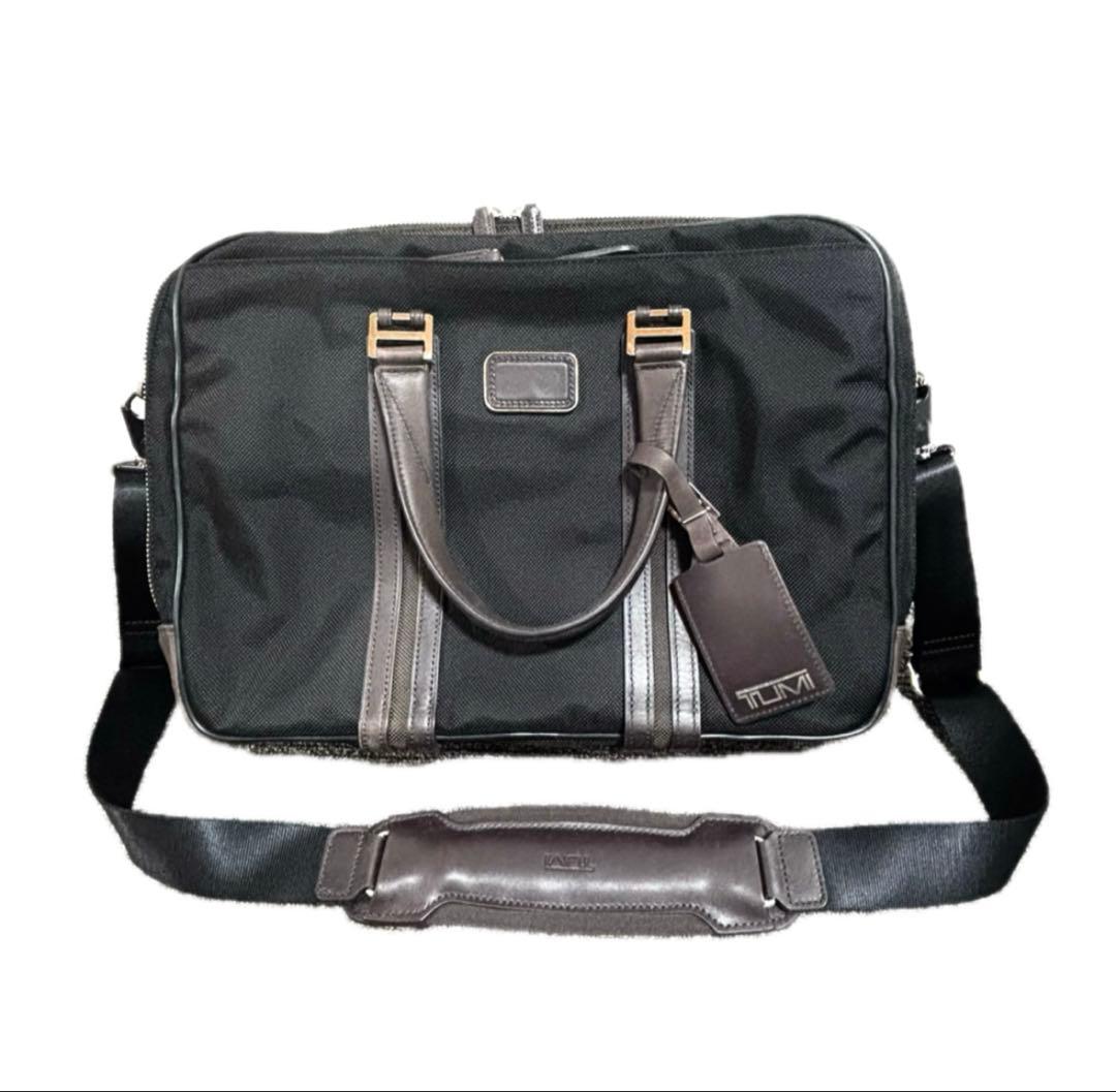 美品　TUMIビジネスバッグ ブラック ナイロン レザー　大容量 TUMI（トゥミ） 美品 シェリル ブラック シルバー金具 ナイロン トート