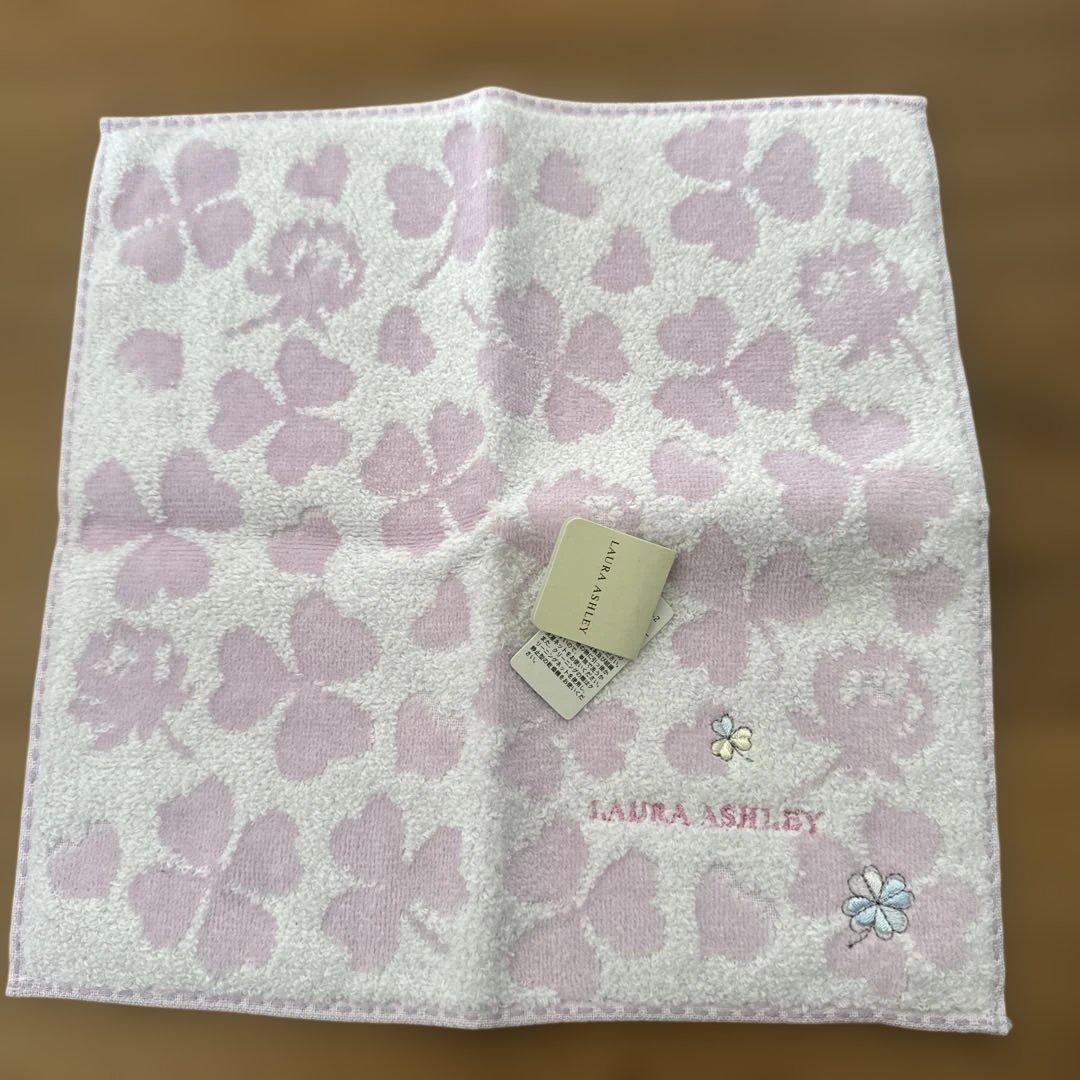 LAURA ASHLEY 花柄タオルハンカチ - メルカリ