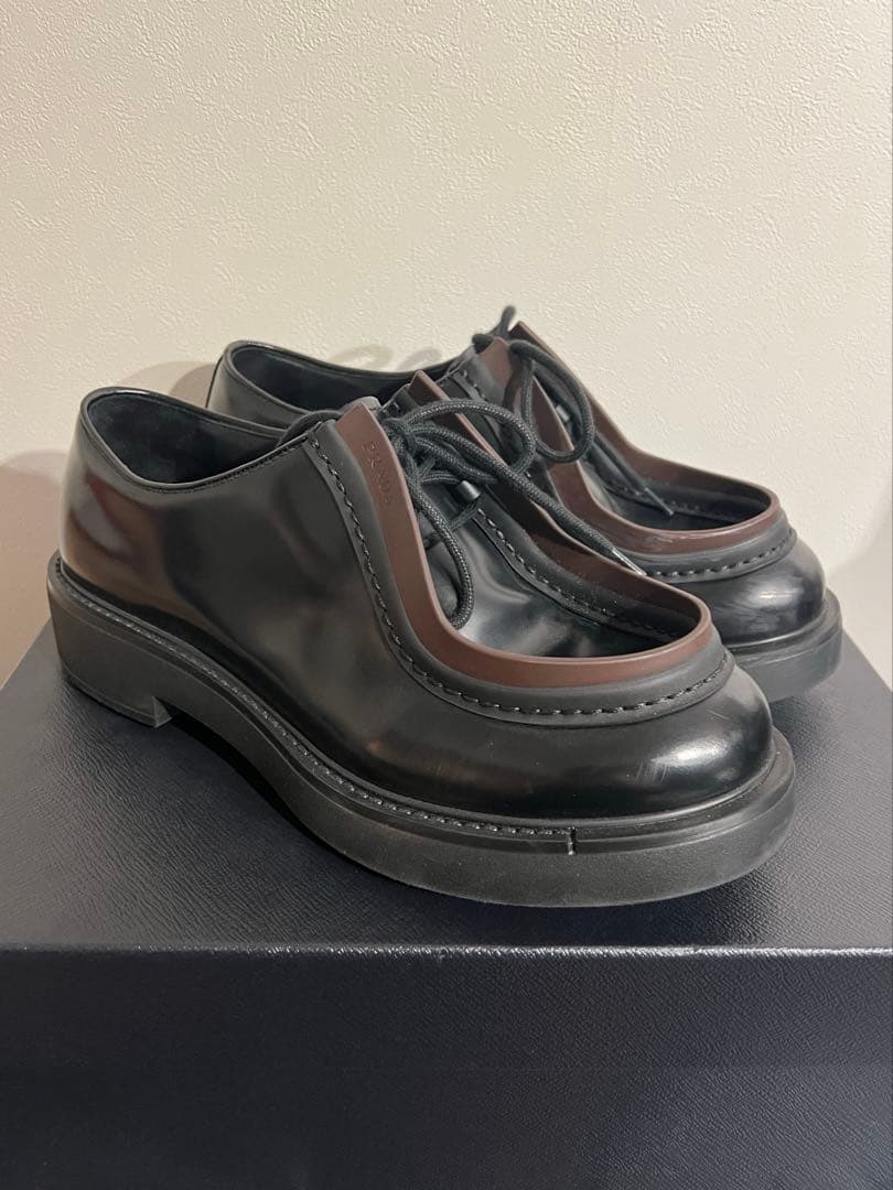 PRADA ダイアパソン オペークブラッシュドレザー レースアップ