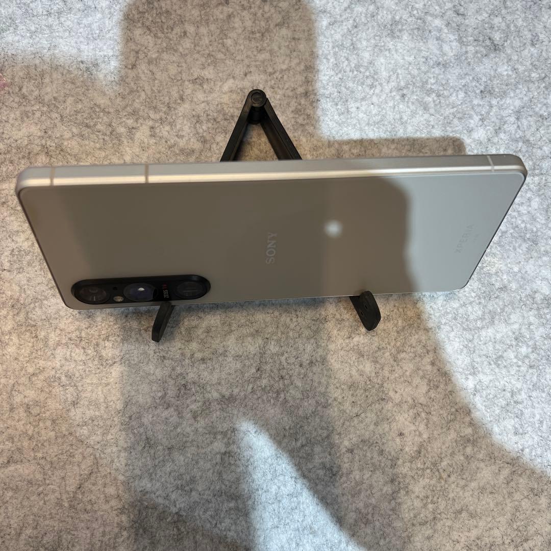 P002 au SIMフリー Xperia 1 V SOG10 - メルカリ