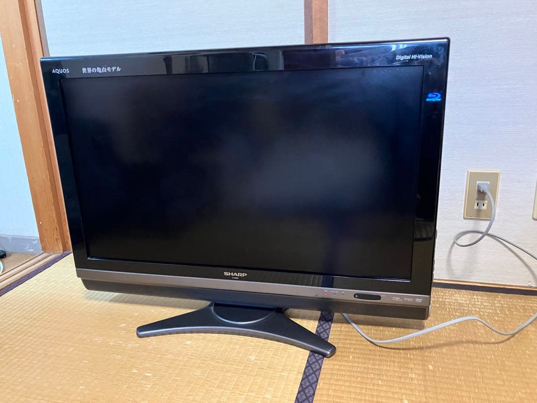 SHARP AQUOS 世界の亀山モデル デジタルハイビジョン - メルカリ