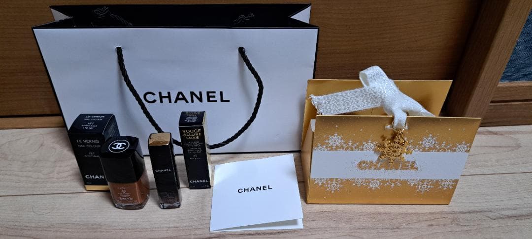CHANEL(ネイル、リップカラー) CHANEL新色ネイルで、自分に馴染むヌードカラーを指先に